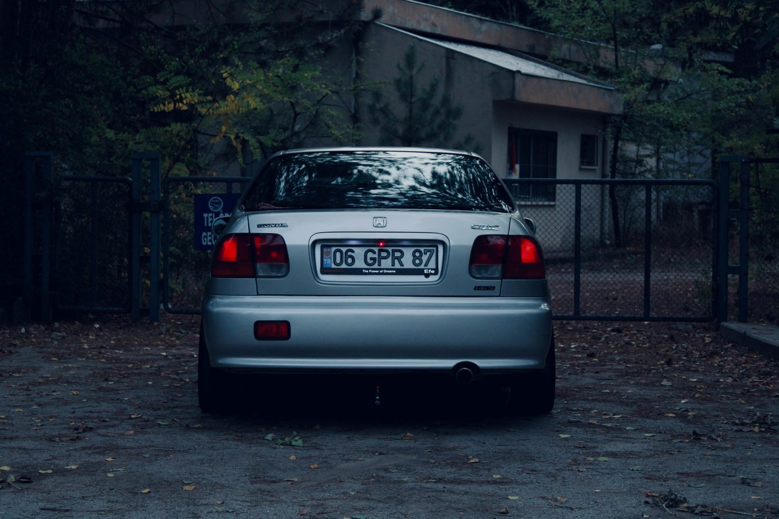 Exploring the Benefits of License Plate Privacy Covers and Camera Blockers